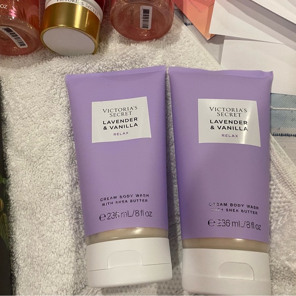 Victoria's Secret Sparkling Creme Body Lotion - Blue - Picture 6 of 9